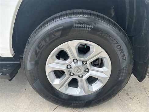 Used 2024 Toyota 4Runner SR5 image 18