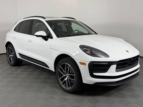 Certified 2026 Porsche Macan AWD/4WD image 9