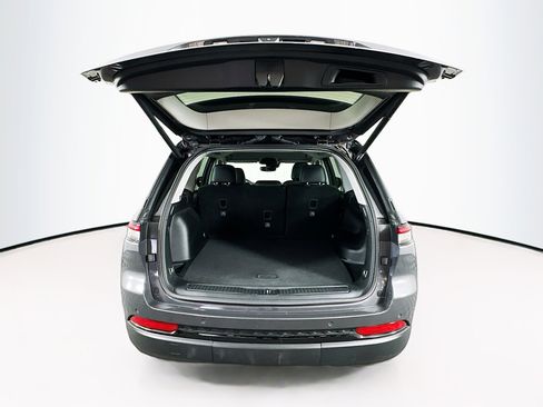 Used 2023 Jeep Grand Cherokee Limited w/ Black Appearance Package image 29