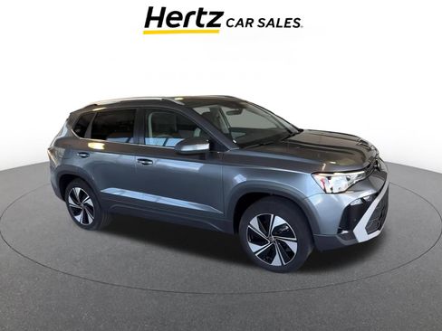 Used 2025 Volkswagen Taos SE image 1