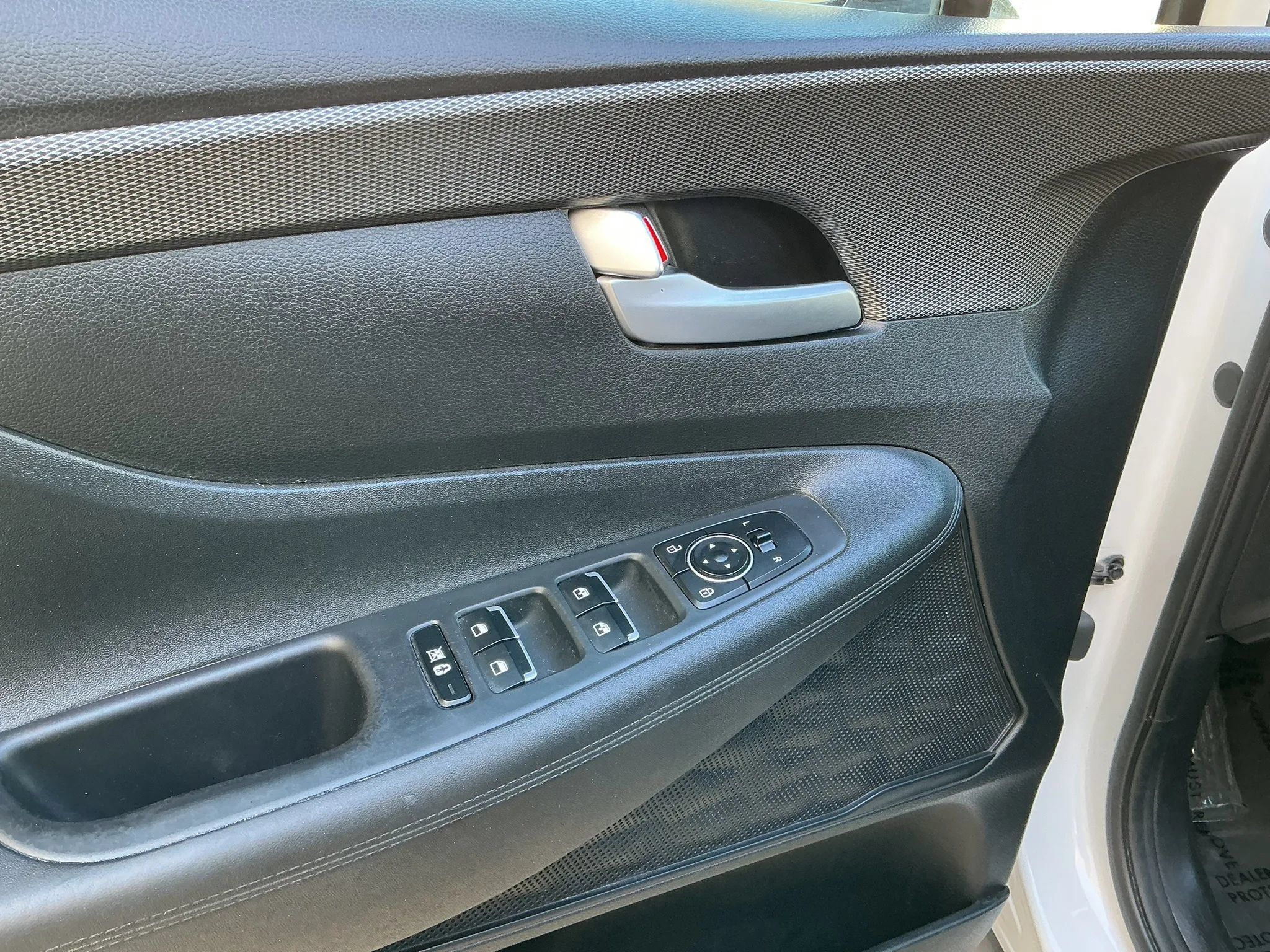 Used 2019 Hyundai Santa Fe SEL FWD image 11