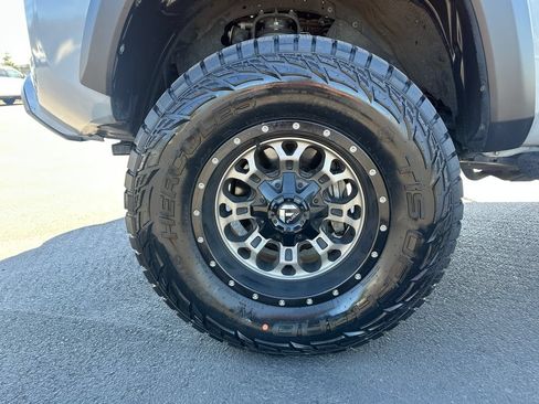 Used 2021 Toyota Tacoma TRD Off-Road w/ TRD Premium Off Road Package AWD/4WD image 11