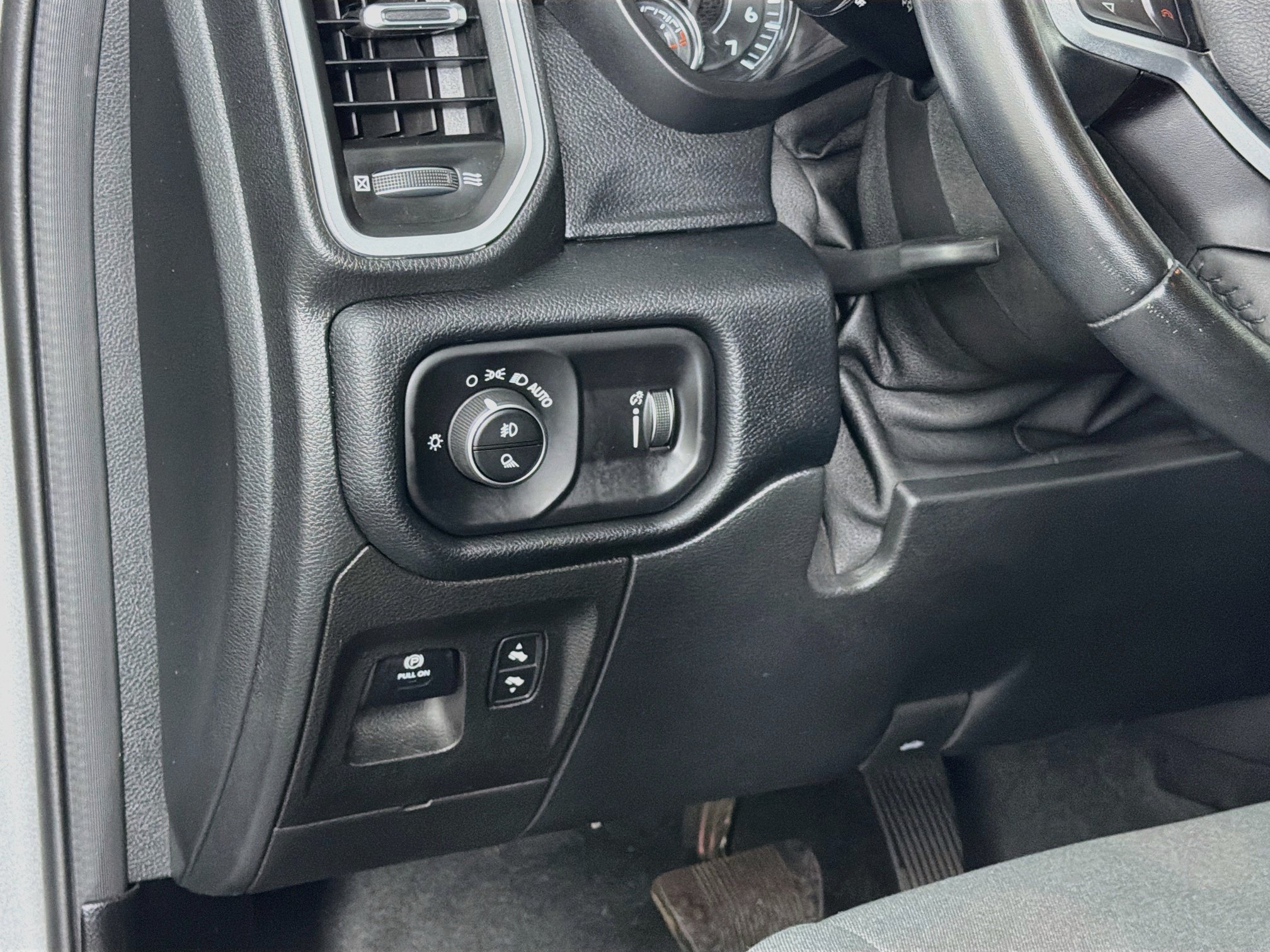 Used 2021 RAM 1500 Big Horn AWD/4WD image 16