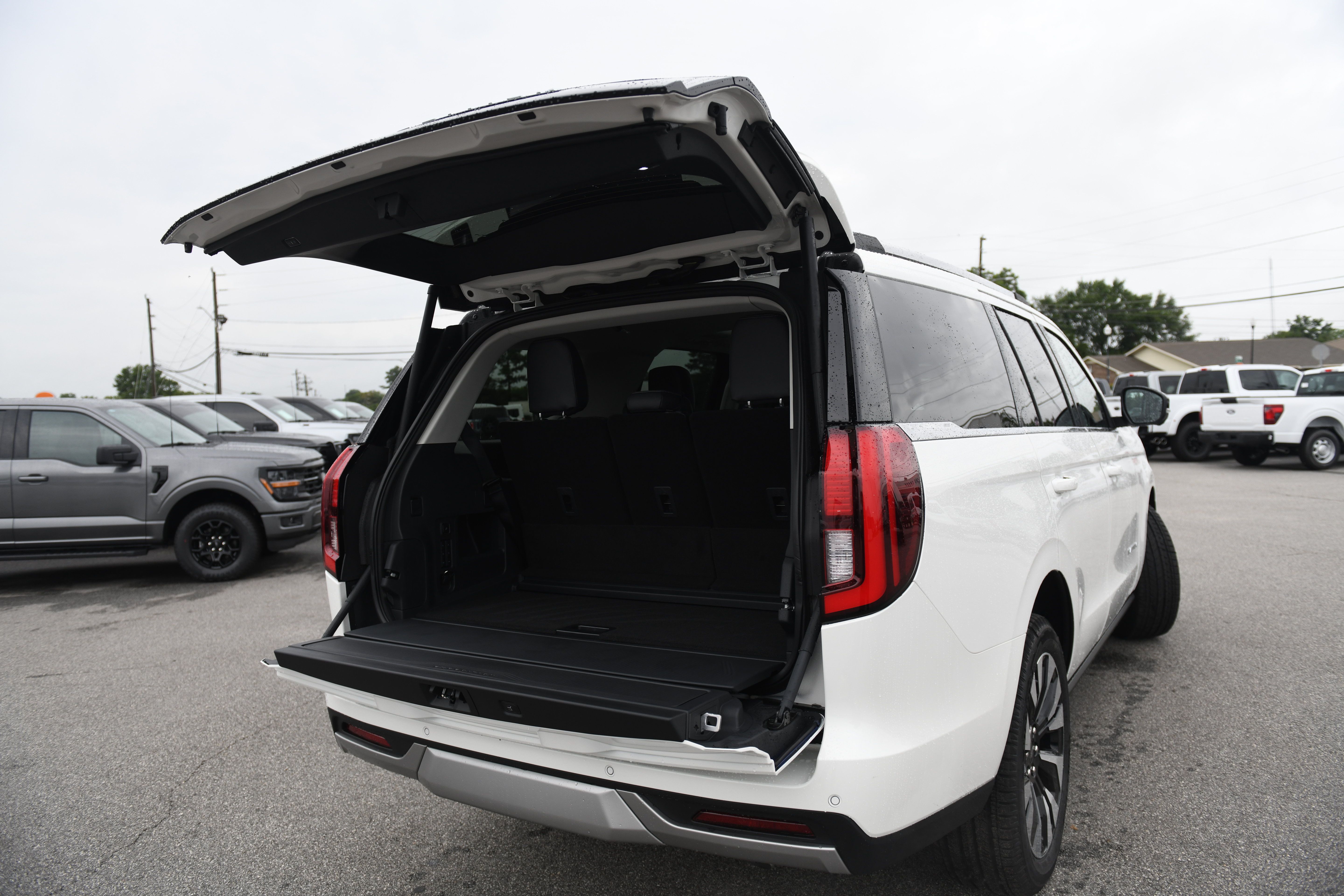 New 2026 Ford Expedition Platinum w/ Driver's Package AWD/4WD image 11
