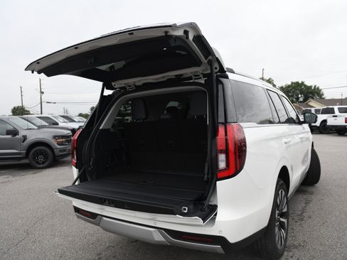 New 2026 Ford Expedition Platinum w/ Driver's Package AWD/4WD image 11