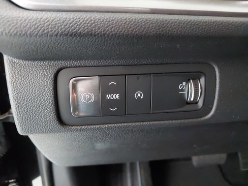 Used 2024 Chevrolet Traverse LT FWD image 24