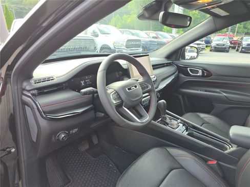 Used 2025 Jeep Compass Trailhawk w/ Trailhawk Elite Group AWD/4WD image 25