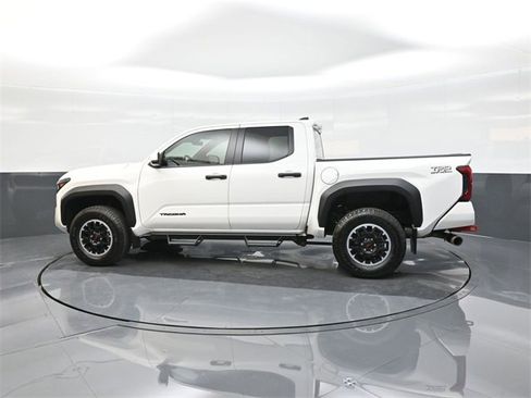 Used 2024 Toyota Tacoma TRD Off-Road image 5
