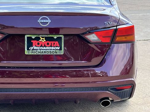 Used 2024 Nissan Altima 2.5 SV w/ SV Premium Package FWD image 6
