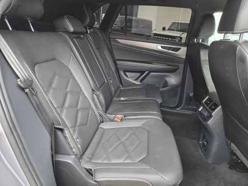 Used 2025 Volkswagen Atlas Cross Sport SE AWD/4WD image 19