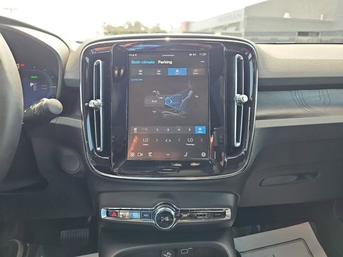 Used 2023 Volvo C40 P8 Recharge Ultimate image 25