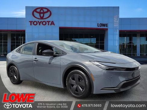 Certified 2025 Toyota Prius LE FWD image 1