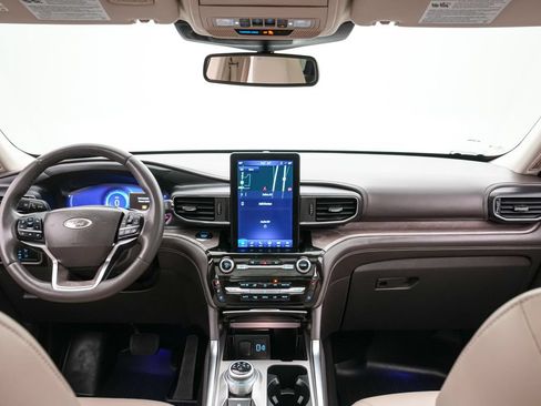 Certified 2023 Ford Explorer Platinum w/ Technology Package AWD/4WD image 15