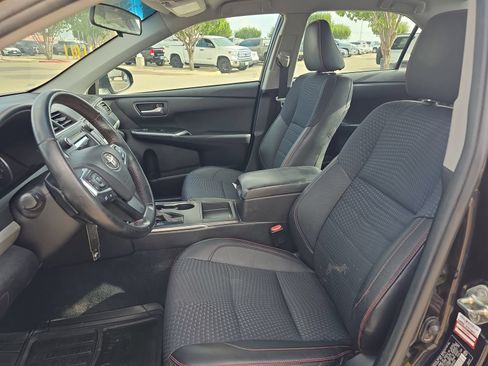 Used 2015 Toyota Camry SE FWD image 12