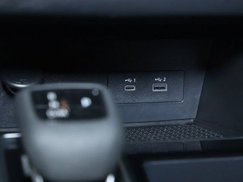 Certified 2025 Nissan Pathfinder SV FWD image 28