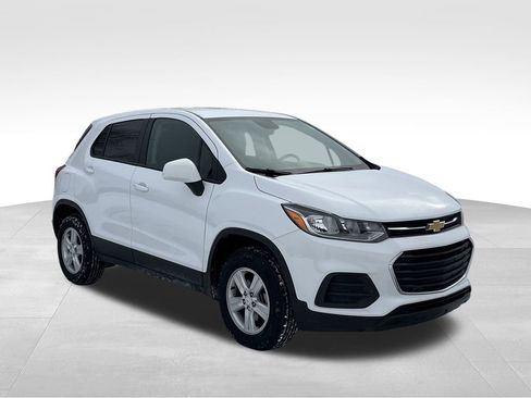 Certified 2022 Chevrolet Trax LS w/ Tint and Cruise Package image 1