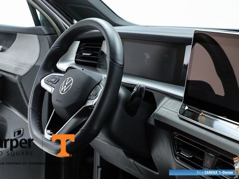 Used 2025 Volkswagen Tiguan SE R-Line image 74