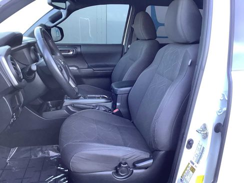 Used 2016 Toyota Tacoma TRD Off-Road image 11