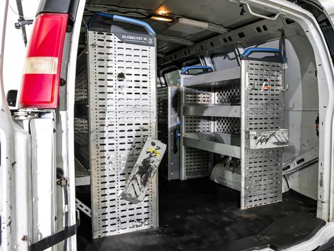Used 2014 Chevrolet Express 2500 RWD image 40