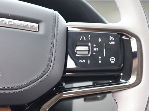 Used 2025 Land Rover Range Rover Velar Dynamic SE image 21