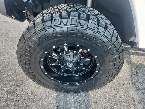Used 2017 Jeep Wrangler Unlimited Sahara w/ Dual Top Group AWD/4WD image 10