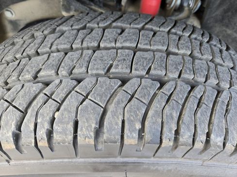 Used 2025 GMC Sierra 3500 SLT w/ SLT Convenience Package image 8