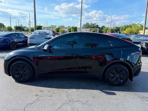 Used 2024 Tesla Model Y Long Range image 8