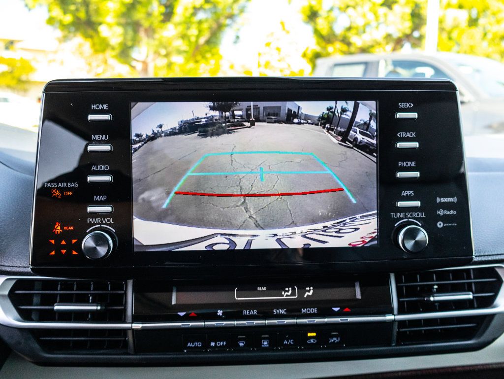 Used 2024 Toyota Sienna LE w/ LE Plus Package FWD image 29