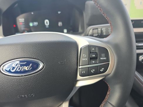 Used 2025 Ford Explorer Active AWD/4WD image 28