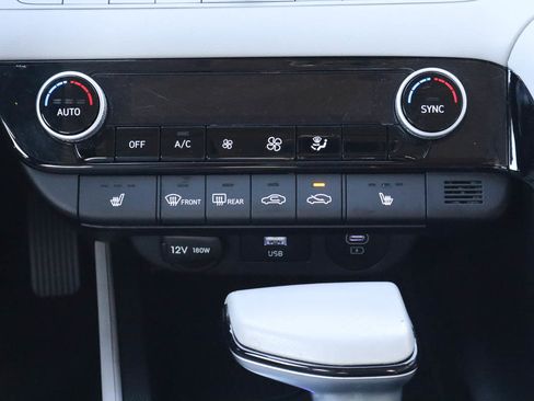 Used 2024 Hyundai Elantra Limited FWD image 21