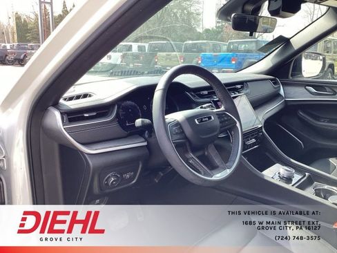 Used 2025 Jeep Grand Cherokee Limited w/ Black Appearance Package AWD/4WD image 21