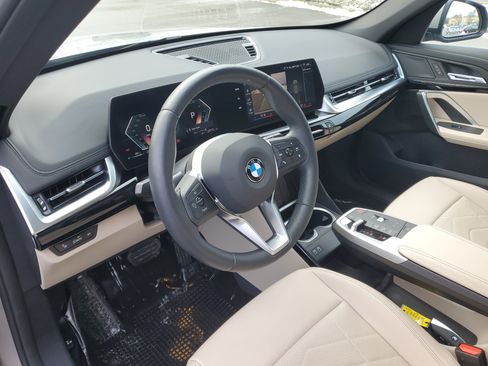 Used 2025 BMW X1 xDrive28i w/ Convenience Package image 10
