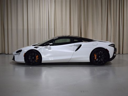 Used 2023 McLaren Artura image 5