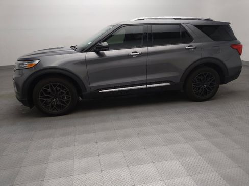 Used 2021 Ford Explorer Limited w/ Equipment Group 301A RWD image 2