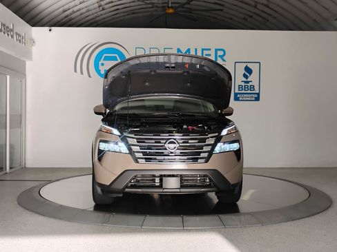 Used 2024 Nissan Rogue SV FWD image 78
