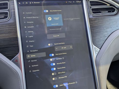 Used 2015 Tesla Model S 85D image 30