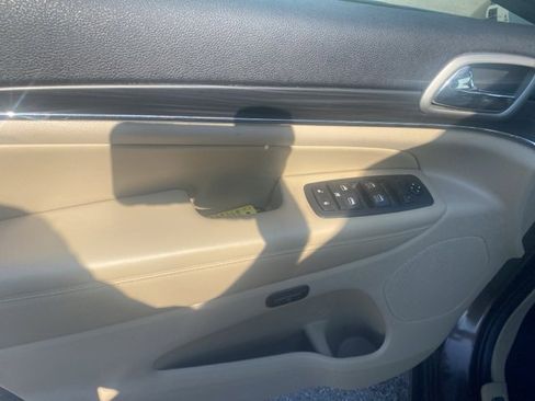 Used 2020 Jeep Grand Cherokee Limited w/ Trailer Tow Group IV image 18