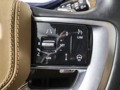 Used 2024 Land Rover Range Rover Long Wheelbase SE image 30