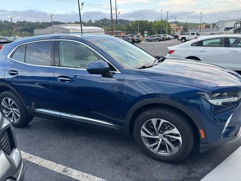 Used 2022 Buick Envision Essence w/ Technology Package I FWD image 3