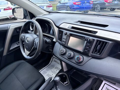 Used 2018 Toyota RAV4 LE w/ All Weather Liner Package FWD image 20