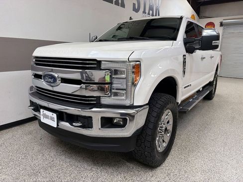 Used 2019 Ford F250 Lariat w/ Lariat Ultimate Package AWD/4WD image 3