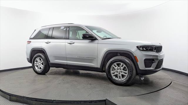 Used 2024 Jeep Grand Cherokee Laredo RWD image 11