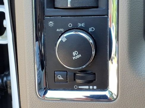 Used 2011 RAM 1500 Laramie AWD/4WD image 22