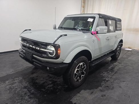 Used 2023 Ford Bronco Outer Banks AWD/4WD image 2