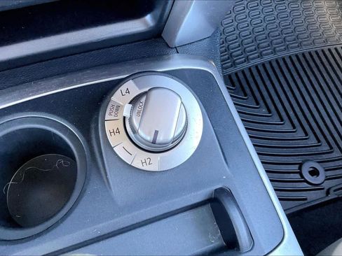 Used 2019 Toyota 4Runner SR5 Premium image 32