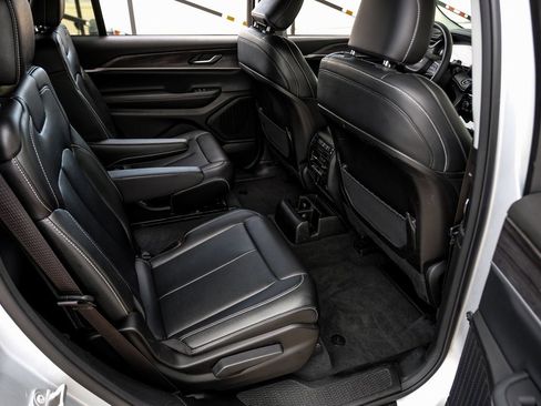 Used 2023 Jeep Grand Cherokee L Limited image 46