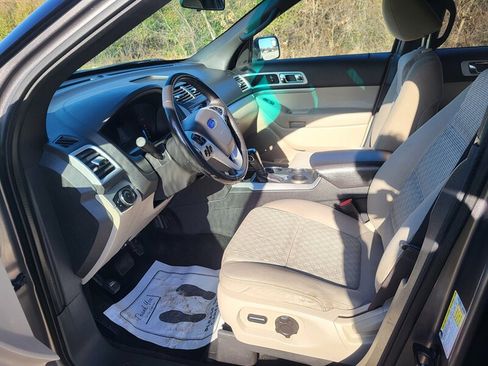 Used 2011 Ford Explorer XLT image 17