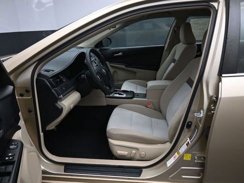 Used 2012 Toyota Camry LE image 9