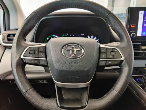 Used 2025 Toyota Sienna XLE FWD image 15