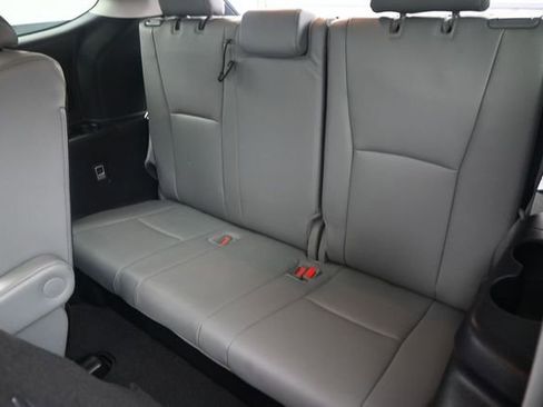 Used 2024 Toyota Highlander XLE FWD image 16